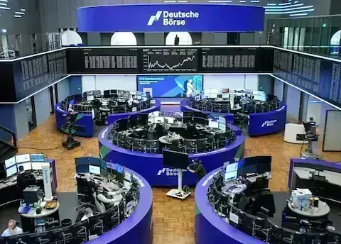 European stocks pause near record highs