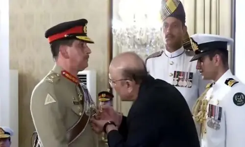 President confers Nishan-i-Imtiaz on NSC Commander Gen Aamer Raza