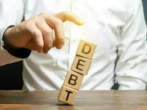 گزشتہ مالی سال وفاقی حکومت کے قرضوں میں 5.7 کھرب روپے کا اضافہ