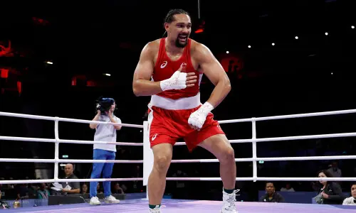 Aussie heavyweight Teremoana knocks out Savage in two rounds