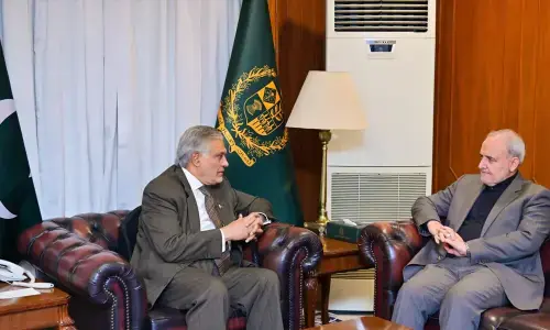 Iranian envoy, Dar discuss regional situation