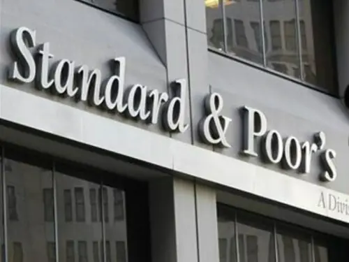 Tech stocks power S&P 500 to record high