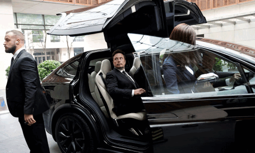 Musk discloses 48.4% stake in SpaceX in regulatory filing