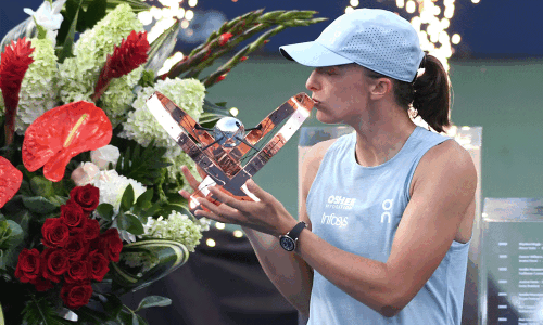 Iga Swiatek beats Elena Rybakina in Toronto for first title of '26 Iga Swiatek beats Elena Rybakina in Toronto for first title of '26