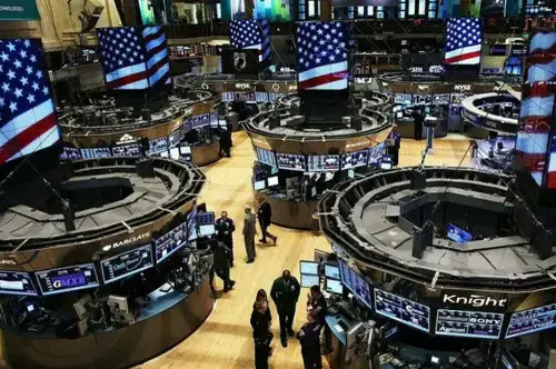 Tech stocks pull Wall Street lower as investors weigh data Tech stocks pull Wall Street lower as investors weigh data