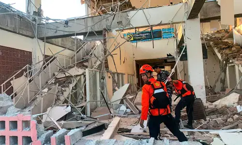 انڈونیشیا میں 7.7 شدت کا خوفناک زلزلہ، 20 افراد جاں بحق