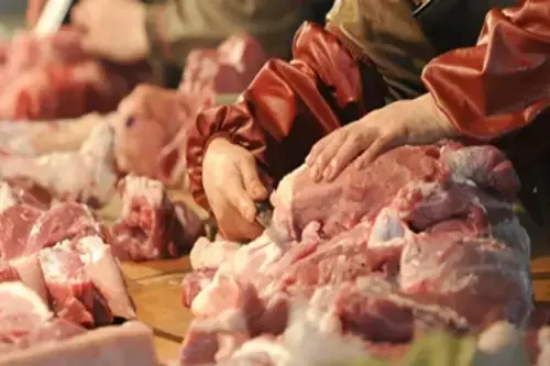پنجاب فوڈ اتھارٹی کی کارروائی، گندا اور زائد المیعاد گوشت ضائع