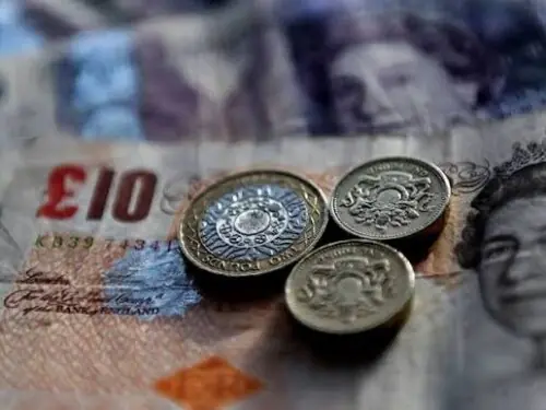 Pound set for weekly rise after GDP data