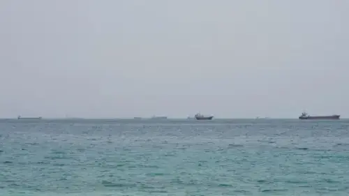 ٹینکروں پر حملوں کے بعد آبنائے ہرمز سے بحری آمدورفت سست پڑ گئی