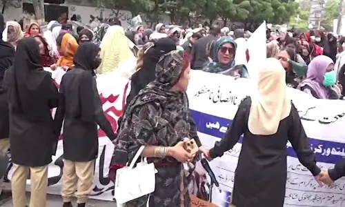 Lady health workers hold protest for resolution of issues