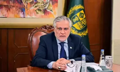 Dar, T&uuml;rkiye FMs discuss regional developments