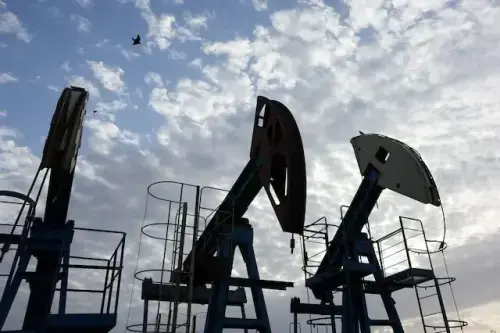 Oil prices up 1%, near 3-week high as Middle East crisis escalates