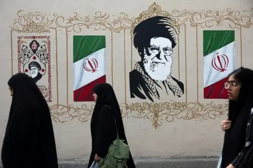 Trump warns of economic consequences for any country that supports Iran