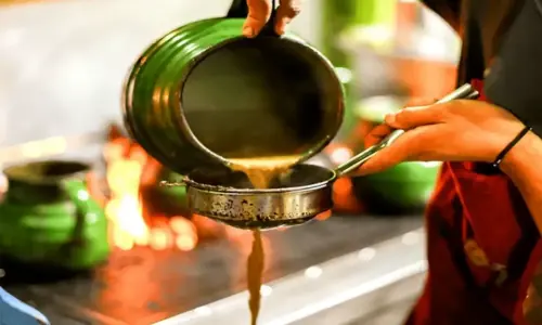 Rising LPG prices push Karachi tea cafes back to coal Rising LPG prices push Karachi tea cafes back to coal