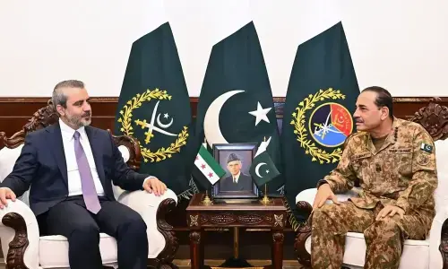 شامی وزیر خارجہ کی فیلڈ مارشل عاصم منیر سے ملاقات، دفاعی و سکیورٹی تعاون بڑھانے پر اتفاق