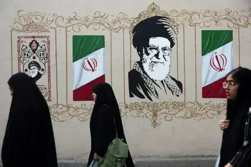 امریکا کی سخت ترین معاشی کارروائی کی دھمکی، ایران کا تباہ کن جواب دینے کا عزم