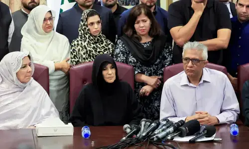 عمران خان صحت مند، مگر تنہائی کے باعث اضطراب کا شکار ہیں، بہن