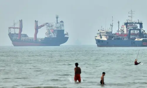 Iran allows Iraqi tankers to pass through Hormuz Strait