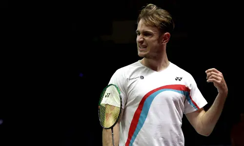 Lanier crushes Naraoka to become first Frenchman to win singles world title