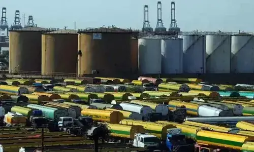 Govt setting up bonded oil storage to facilitate Gulf producers
