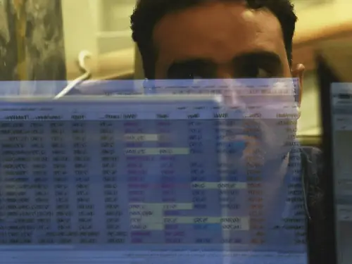 PSX: KSE-100 closes in red, loses 200 points