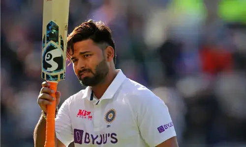 India 419-6 at lunch after fifties by Pant, Jurel