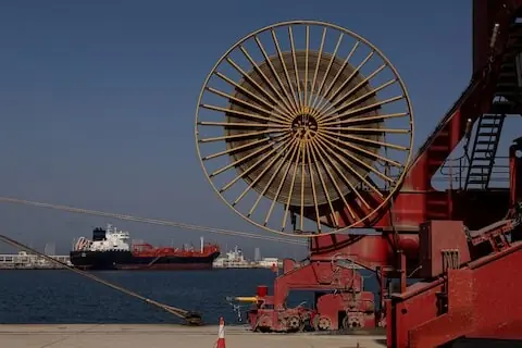 Oil rises by over $1 as White House says no US-Iran talks happening