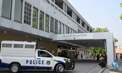حکومت کا پمز آتشزدگی کے متاثرہ خاندانوں کیلئے 50 لاکھ روپے امداد کا اعلان