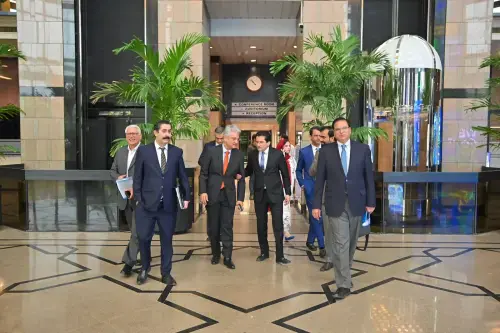 ایندھن نرخوں میں عالمی اتار چڑھاؤ : حکومت اور پی ایس او کا اسٹریٹجک ذخائر مضبوط بنانے کے اقدامات پر غور