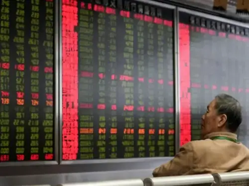 China stocks fall, led by chipmakers