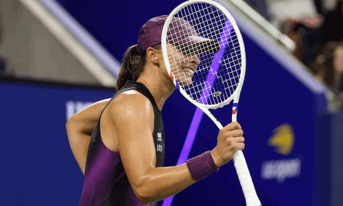 Swiatek swats aside Wang for a winning start at US Open