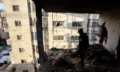 غزہ میں اسرائیل کے تازہ حملے، 4 افراد شہید، حماس کے جنگجو کی گرفتاری کا دعویٰ