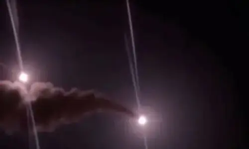 US pounds Iran, Tehran strikes back at bases