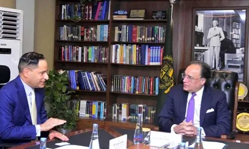 Aurangzeb, Deutsche Bank official discuss economic outlook