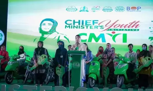 ای بائیک اسکیم: طلبہ سے ڈاؤن پیمنٹ، اضافی چارجز کی تجویز مسترد