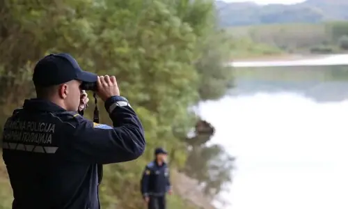 Bosnia holds dozens of migrants, including Pakistanis