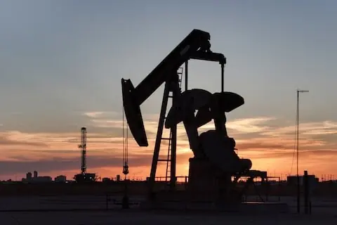 Oil heads for weekly gain as US-Iran fighting resumes; diesel hits record high