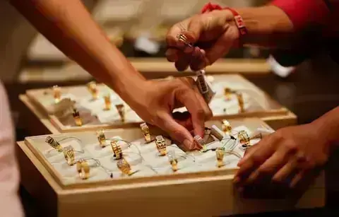 Gold price per tola gains Rs3,900 in Pakistan Gold price per tola gains Rs3,900 in Pakistan