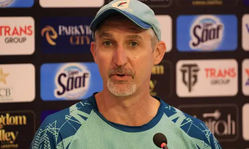 Gillespie hits out at Pakistan selectors after mid-series overhaul