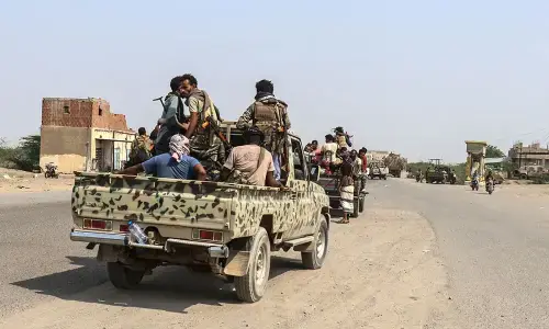 یمن میں تازہ جھڑپوں میں 60 سے زائد افراد ہلاک، فوجی و طبی ذرائع