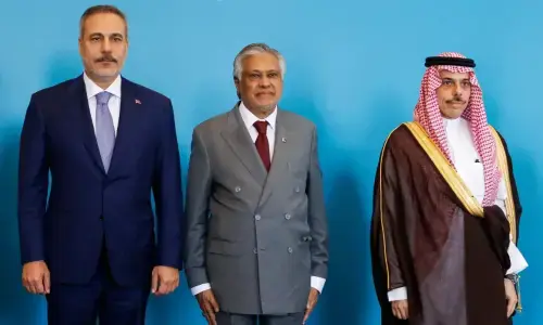 وزیر خارجہ اسحاق ڈار کی سعودی، مصری اور ترک ہم منصبوں سے علاقائی سلامتی اور مکہ معاہدے پر گفتگو