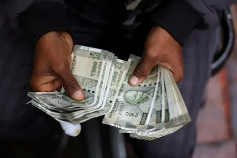 Indian rupee may withstand oil, Fed pressures with RBI support Indian rupee may withstand oil, Fed pressures with RBI support