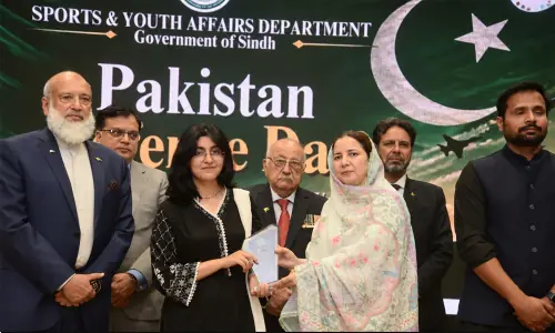 Defence Day event in Karachi honours fallen soldiers and military heroes