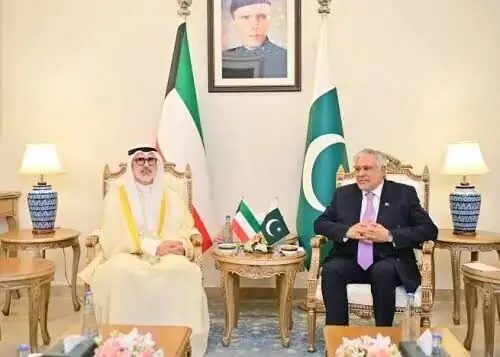 Dar, Kuwaiti FM discuss bilateral ties, regional developments