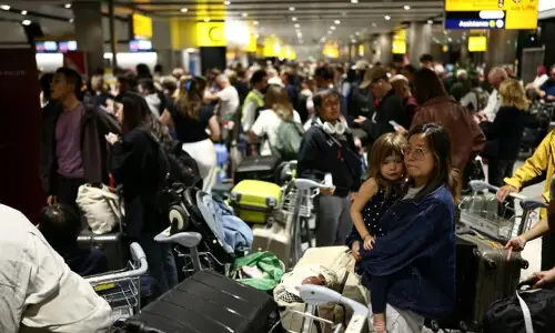 Nearly 1,100 flights cancelled after UK air traffic control glitch