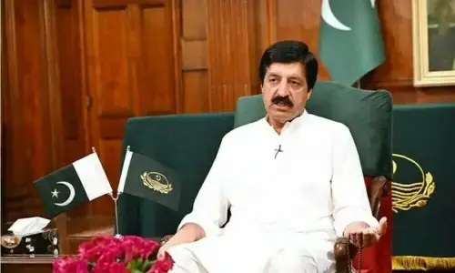 Red Crescent&rsquo;s relief work: Governor hands over keys of new homes to families