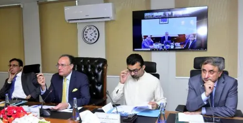 Finance Minister reviews progress on SME, agriculture and housing financing