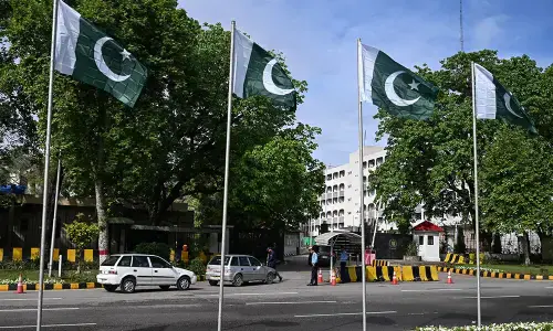 Pakistan warns Iran to rein in Houthis