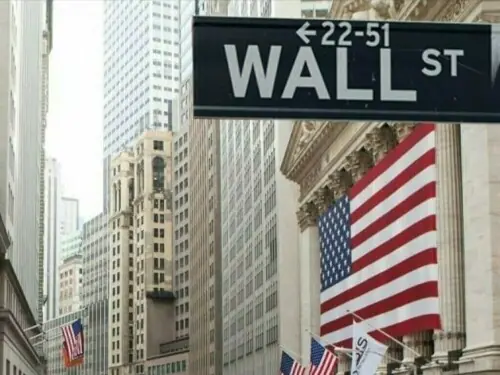 Wall St slides as oil tops USD100, yields hit 2023 high