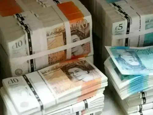 Sterling climbs after UK growth beats expectations